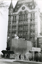 1993-5973 Het Witte Huis, rechts de sloop van panden aan de Wijnstraat.