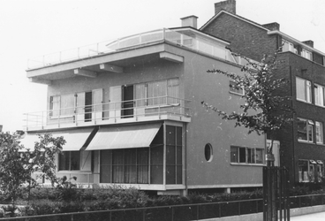 1993-5975 De Bentincklaan ter hoogte van een villa.