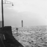 1993-650 Een combinatie van zeer zware storm en springvloed veroorzaakt een watersnoodramp in Zeeland en delen van ...