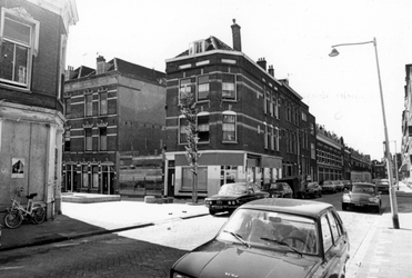 1993-6580 De Van der Sluysstraat met links de Jacob Loisstraat.