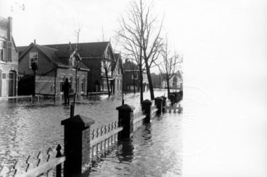 1993-772 Een combinatie van zeer zware storm en springvloed veroorzaakt een watersnoodramp in Zeeland en delen van ...