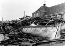1993-800 Een combinatie van zeer zware storm en springvloed veroorzaakt een watersnoodramp in Zeeland en delen van ...