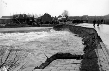1993-814 Een combinatie van zeer zware storm en springvloed veroorzaakt een watersnoodramp in Zeeland en delen van ...