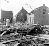 1993-898 Een combinatie van zeer zware storm en springvloed veroorzaakt een watersnoodramp in Zeeland en delen van ...