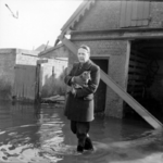 1993-903 Een combinatie van zeer zware storm en springvloed veroorzaakt een watersnoodramp in Zeeland en delen van ...