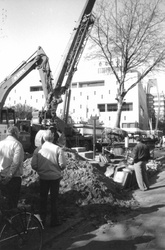 1994-1552-TM-1557 Reportage over het verwijderen van bomen aan de Coolsingel in verband met de aanleg van de ...