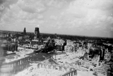 1998-992 Overzicht vanaf het Witte Huis: op de door het Duitse bombardement van 14 mei 1940 getroffen omgeving van de ...