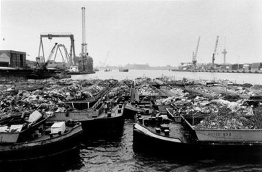 2000-612 Gezicht op de vuilverbranding van de ROTEB aan de Maashaven.