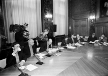 2000-668 8 april 1998De fractievoorzitters van VVD (J.C. van Duin), Groen Links (Herman Meijer), PvdA (Els Kuijper) en ...