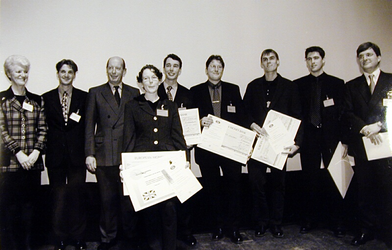 2000-724 26 januari 1999In de Doelen ontvangen startende ondernemers een aanmoedigingspremie van de European Money Bank.
