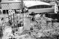 2001-1329 Gezicht op de door het Duitse bombardement van 14 mei 1940 getroffen Coolsingel. Als gevolg van het ...