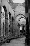 2001-1391-1 Gezicht in de door het Duitse bombardement van 14 mei 1940 getroffen interieur van de Sint -Laurenskerk aan ...