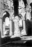 2001-1393-1 Gezicht in de door het Duitse bombardement van 14 mei 1940 getroffen interieur van de Sint -Laurenskerk aan ...