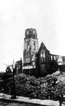 2001-1396 Restanten van de Sint-Laurenskerk aan het Grotekerkplein en omgeving, na het Duitse bombardement van 14 mei ...