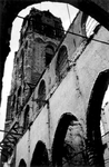 2001-1399 Restanten van de Sint-Laurenskerk na het bombardement van 14 mei 1940. Het interieur van de Sint -Laurenskerk ...