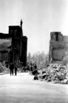 2001-1436 Puinresten na het bombardement van 14 mei 1940. De Ammanstraat. Links de Nieuwe Westerkerk, een gereformeerde kerk.