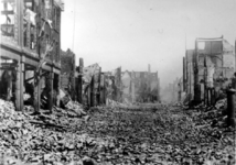 2001-1440 Beschadigde gebouwen als gevolg van het Duitse bombardement van 14 mei 1940. Boerensteiger. Uit het westen gezien.