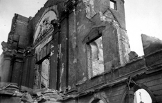 2001-1460 Gezicht op de door het Duitse bombardement van 14 mei 1940 getroffen Botersloot met een deel van het oude ...