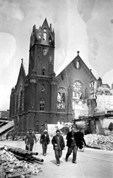 2001-1506 De Kruiskade met de verwoeste NH Westerkerk als gevolg van het Duitse bombardement van 14 mei 1940, is het ...