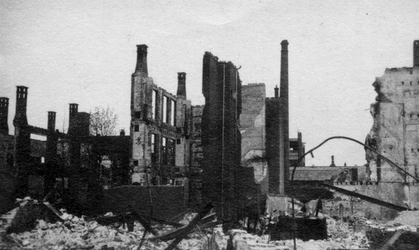 2001-1543 Gezicht op de door het Duitse bombardement van 14 mei 1940 getroffen Noordsingel. Met verwoeste huizen en ...