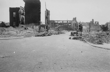 2001-1565 Restanten van gebouwen aan het Groenendaal en omgeving, als gevolg van het Duitse bombardement van 14 mei 1940.