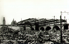 2001-1655 Het door het Duitse bombardement van 14 mei 1940 getroffen Hofplein met restanten van Station Hofplein.