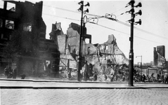 2001-1694 Puinresten na het bombardement van 14 mei 1940. De Coolsingel aan de westzijde, het gedeelte tegenover het ...