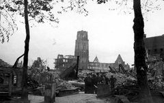 2001-1719 Restanten van gebouwen aan de Grotemarkt en verderop van de Sint-Laurenskerk, als gevolg van het Duitse ...