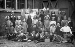 2001-1816-1-TM-4 Foto's van schoolklassen van de School voor Christelijk Volksonderwijs aan de Persoonsdam ...