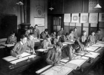 2001-1817 Foto's van schoolklassen van de ambachtschool aan de Hillevliet.