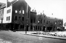2001-1874 Gezicht op de door het Duitse bombardement van 14 mei 1940 getroffen Sint-Rosaliakerk aan de Leeuwenstraat,