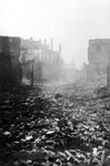 2001-1875 Gezicht in de door het Duitse bombardement van 14 mei 1940 getroffen Eleonorastraat. De straat liep van de ...