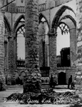 2001-1889-1 Restanten na het bombardement van 14 mei 1940. Het interieur van de Sint -Laurenskerk aan het Grotekerkplein.