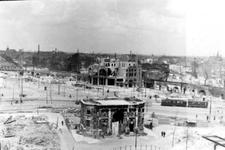 2001-1973 Puinresten van gebouwen na het Duitse bombardement van 14 mei 1940. De Delftse Poort ter hoogte van de ...