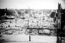2001-1983 Gezicht op het door het Duitse bombardement van 14 mei 1940 getroffen gebied ten westen van de ...