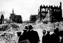 2001-2000 Gezicht op de door het Duitse bombardement van 14 mei 1940 getroffen omgeving van de Oude Binnenweg, .l als ...