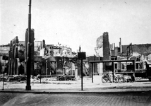 2001-2016 Gezicht op de door het Duitse bombardement van 14 mei 1940 getroffen Oostplein met de restanten van de ...
