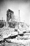 2001-2123 Gezicht in de door het Duitse bombardement van 14 mei 1940 getroffen Zomerhofstraat met restanten van panden. ...