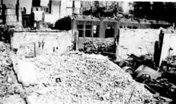 2001-2226 Gezicht op de door het Duitse bombardement van 14 mei 1940 getroffen Blaak. Als gevolg van dit bombardement ...