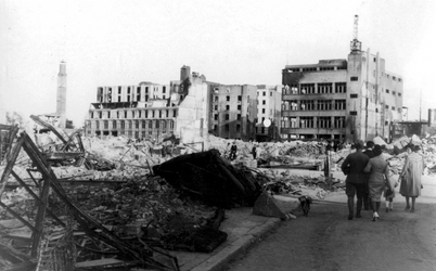 2001-2240 Gezicht op de door het Duitse bombardement van 14 mei 1940 getroffen omgeving van de Hoogstraat en het ...