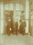 -942 De foto’s in het album tonen het bankgebouw aan de Blaak, vóór de verbouwing in 1930 – 1934 (de oudst-gedateerde ...