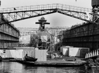 2001-971 Onderzeeboot in aanbouw in een droogdok van de Rotterdamse Droogdok Maatschappij.