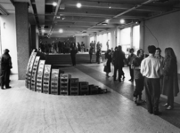 2001-974 Opening van een expositie in het Lijnbaancentrum van de Rotterdamse Kunststichting.
