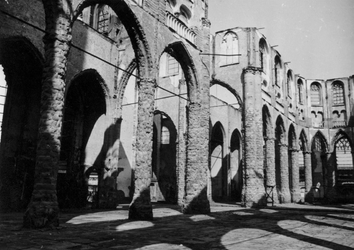 2003-1097 Gezicht in de verwoeste Sint-Laurenskerk als gevolg van het Duitse bombardement van 14 mei 1940. Het ...