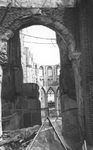 2004-345 Gezicht op de door het Duitse bombardement van 14 mei 1940 getroffen Sint-Laurenskerkgebouw aan het ...