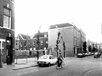 2004-5119 Gezicht in de Snellemanstraat met links een pleintje waar voorheen de Nieuwe Noorderkerk stond.