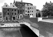 2004-5129 Zicht op de Vriendenbrug over de Rotte. Met op de achtergrond de Rechter Rottekade.