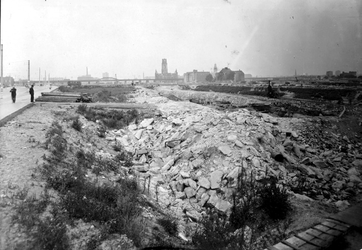 2004-5982 De Groenendaal in puin na het Duitse bombardement in mei 1940. Opname in westelijke richting.