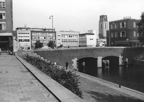 2004-6087 Het Steiger met Leuvekolk met zicht op de Soetenbrug