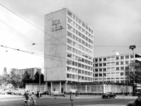 2004-6163 Het Kruisplein met het Rijnhotel.
